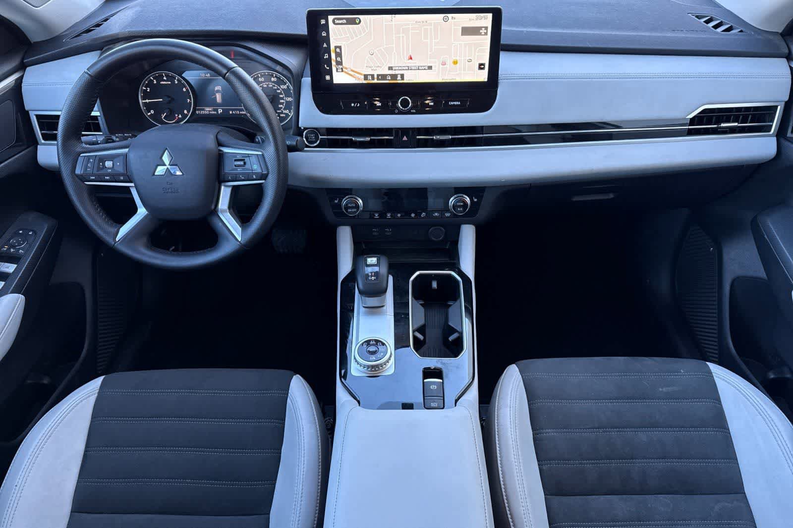 Used 2025 Mitsubishi Outlander SE image 3