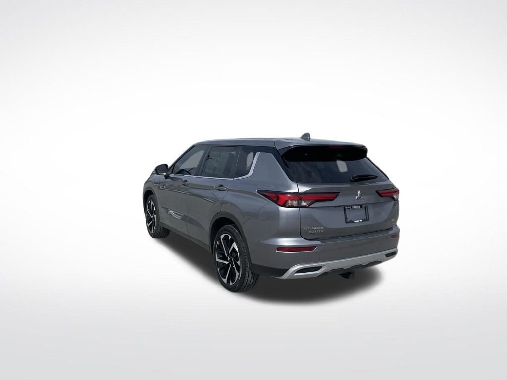 Used 2022 Mitsubishi Outlander SE image 3