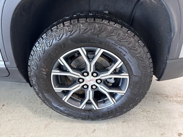 Used 2025 GMC Acadia AT4 image 8