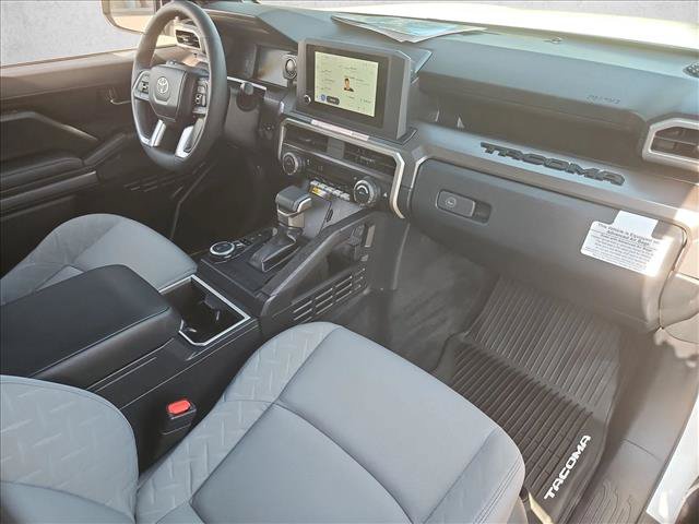 Used 2025 Toyota Tacoma SR5 AWD/4WD image 27