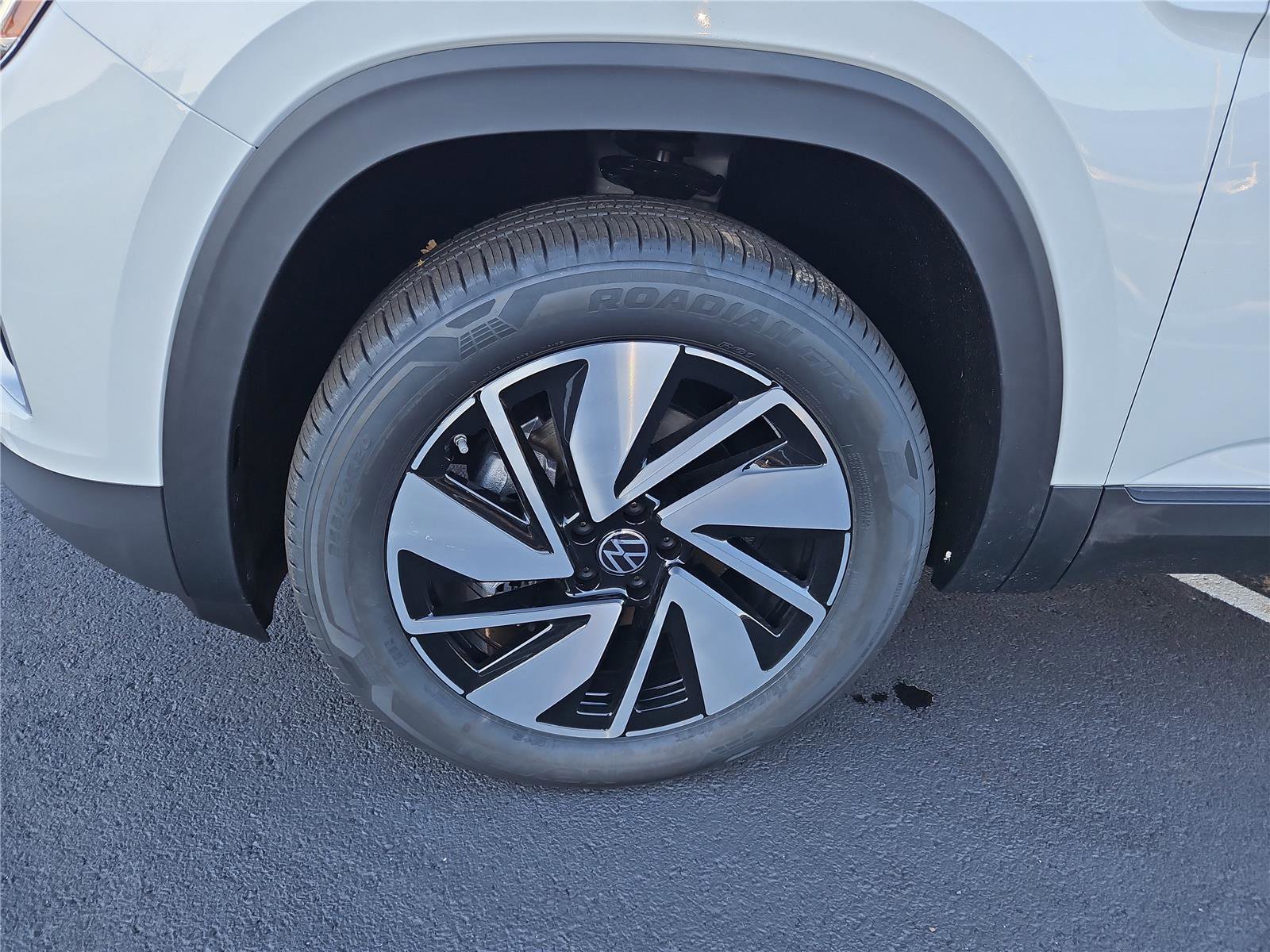 New 2026 Volkswagen Atlas SEL image 10