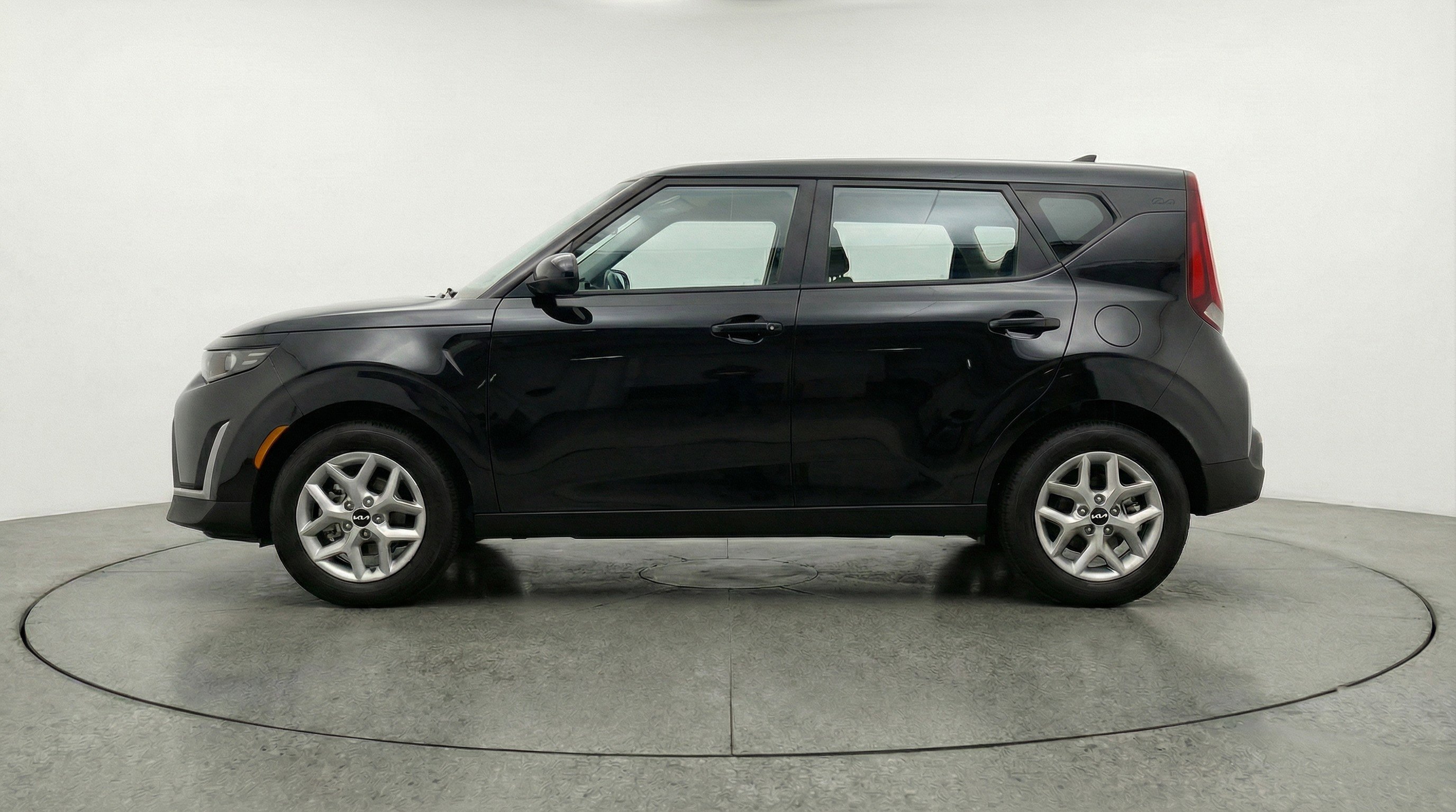 Used 2025 Kia Soul LX w/ LX Technology Package image 5