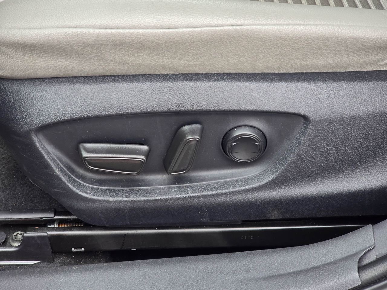 Used 2024 Toyota Camry SE image 11