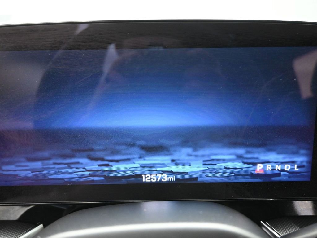 Used 2025 Chevrolet Suburban RST image 8