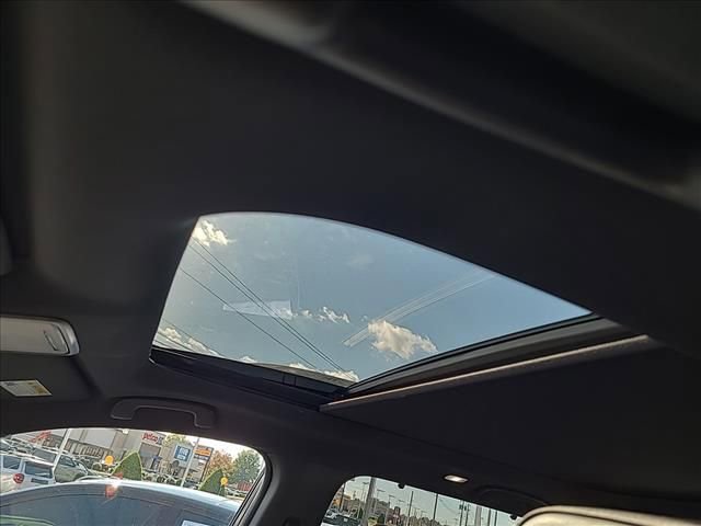 Used 2025 Honda Pilot Black Edition image 6