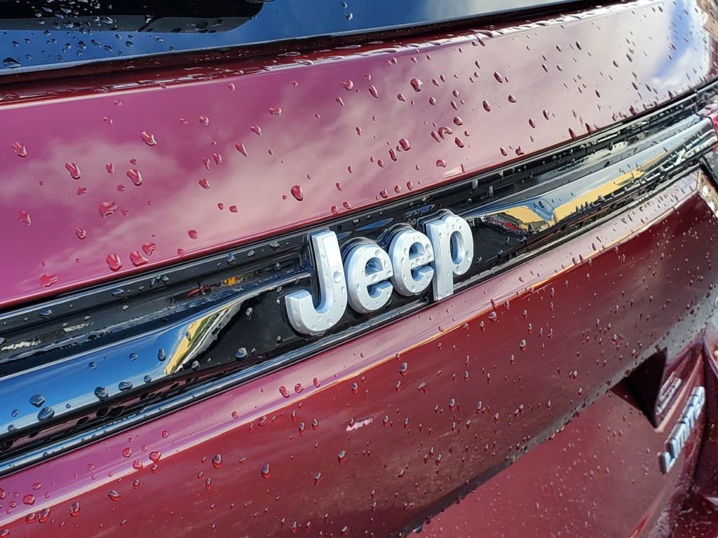 Used 2024 Jeep Grand Cherokee Limited image 6