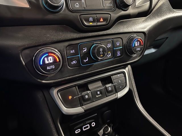 Used 2024 GMC Terrain SLT image 25