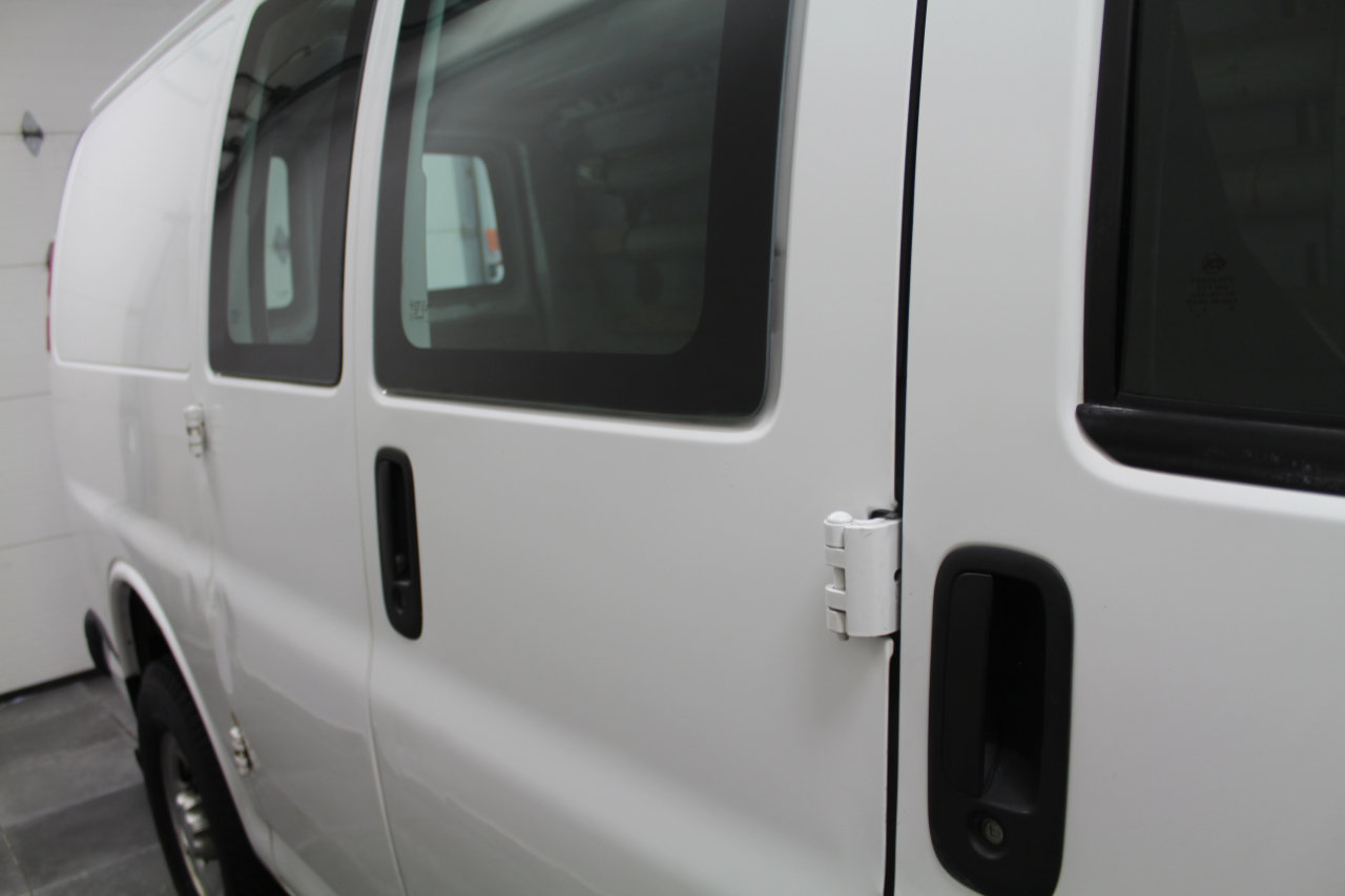 Used 2018 Chevrolet Express 2500 RWD 2500 135 w/ Driver Convenience Package image 33