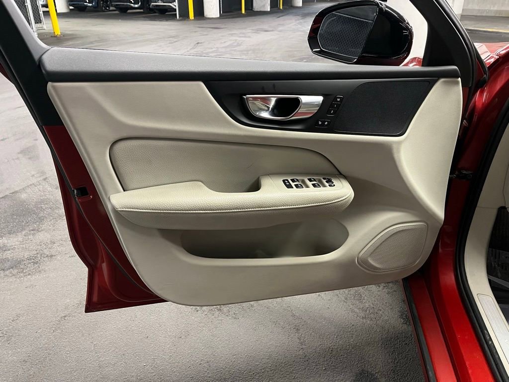 Used 2022 Volvo S60 B5 Momentum w/ Premium Package image 16