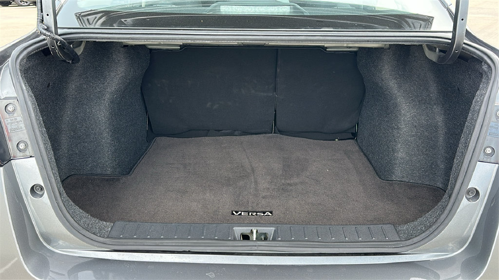 Used 2025 Nissan Versa SV FWD image 32