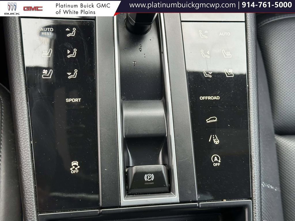 Used 2023 Porsche Macan image 26