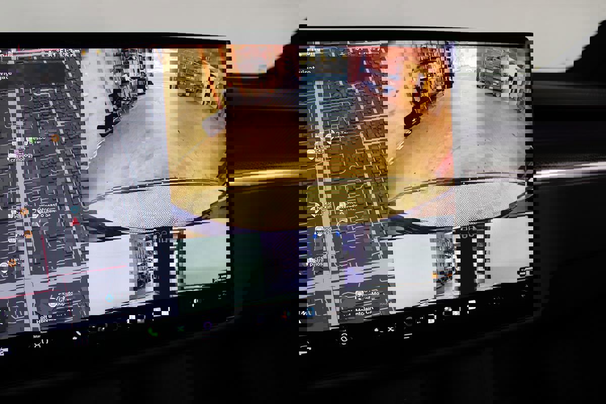 Used 2022 Tesla Model X Plaid image 22