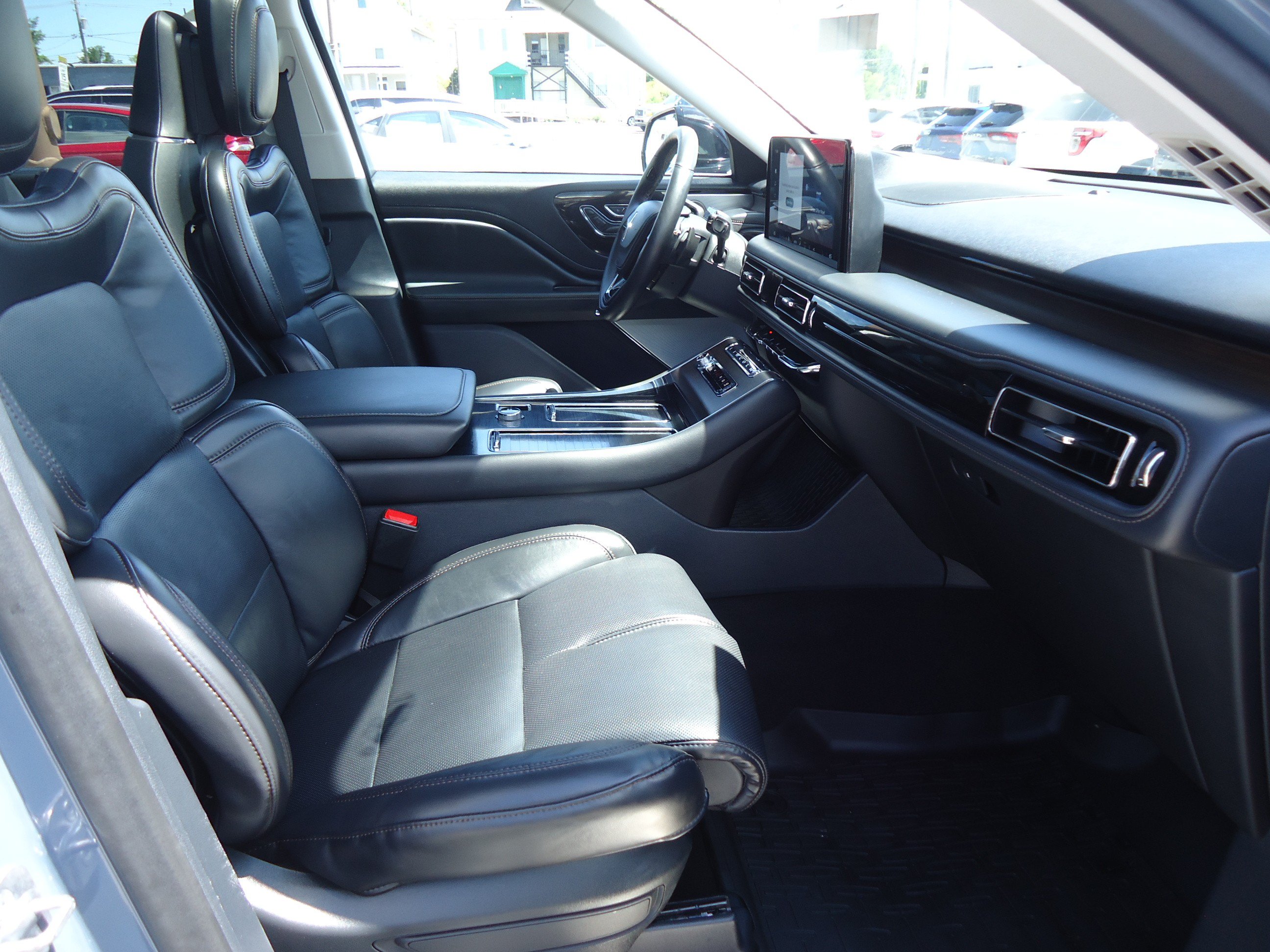 Used 2025 Lincoln Aviator Reserve w/ Equipment Group 201A AWD/4WD image 26