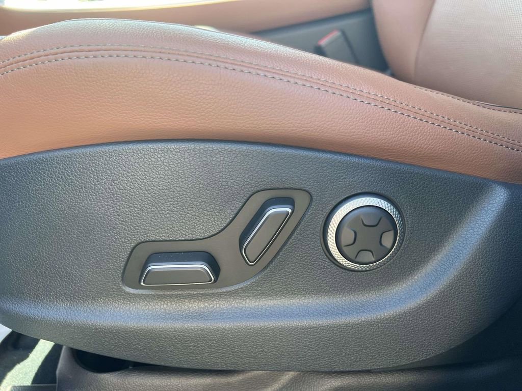 Certified 2026 Genesis GV70 2.5T Advanced AWD/4WD image 18
