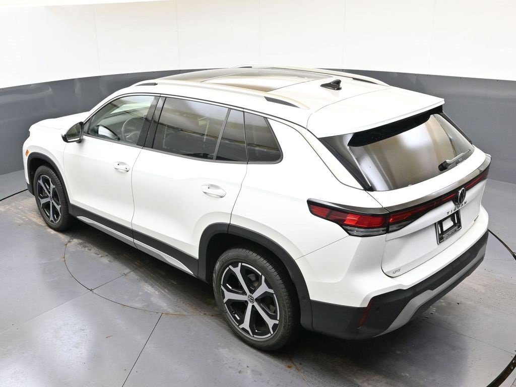 Used 2025 Volkswagen Tiguan SE w/ Panoramic Sunroof Package image 46