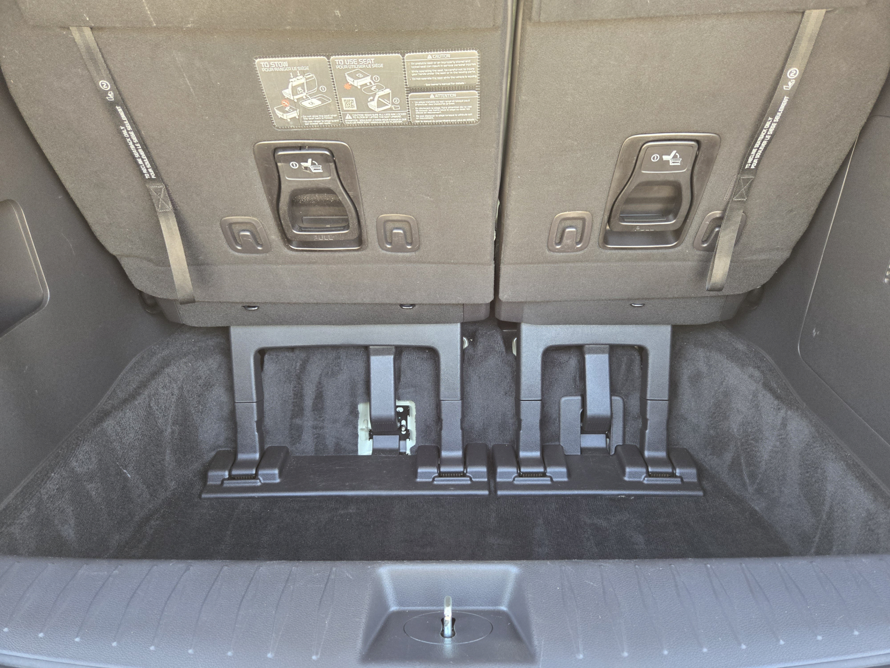 Used 2025 Kia Carnival FWD image 28