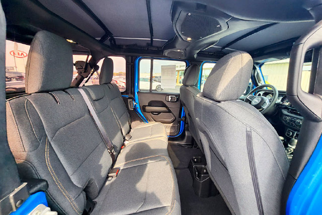 Used 2025 Jeep Wrangler Unlimited Sahara AWD/4WD image 15
