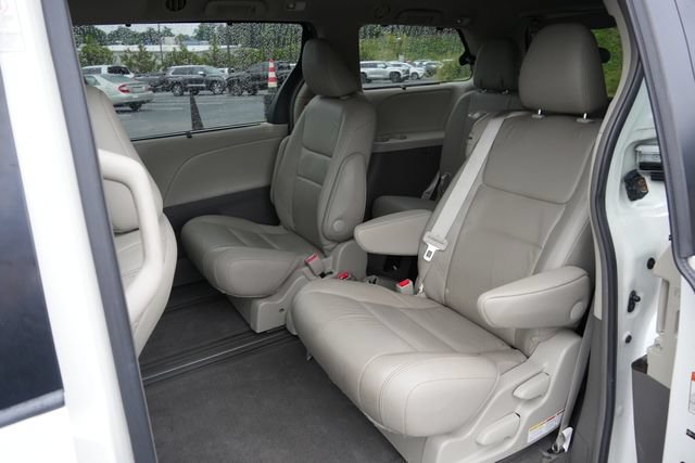 Used 2015 Toyota Sienna XLE w/ XLE Navigation Package FWD image 17