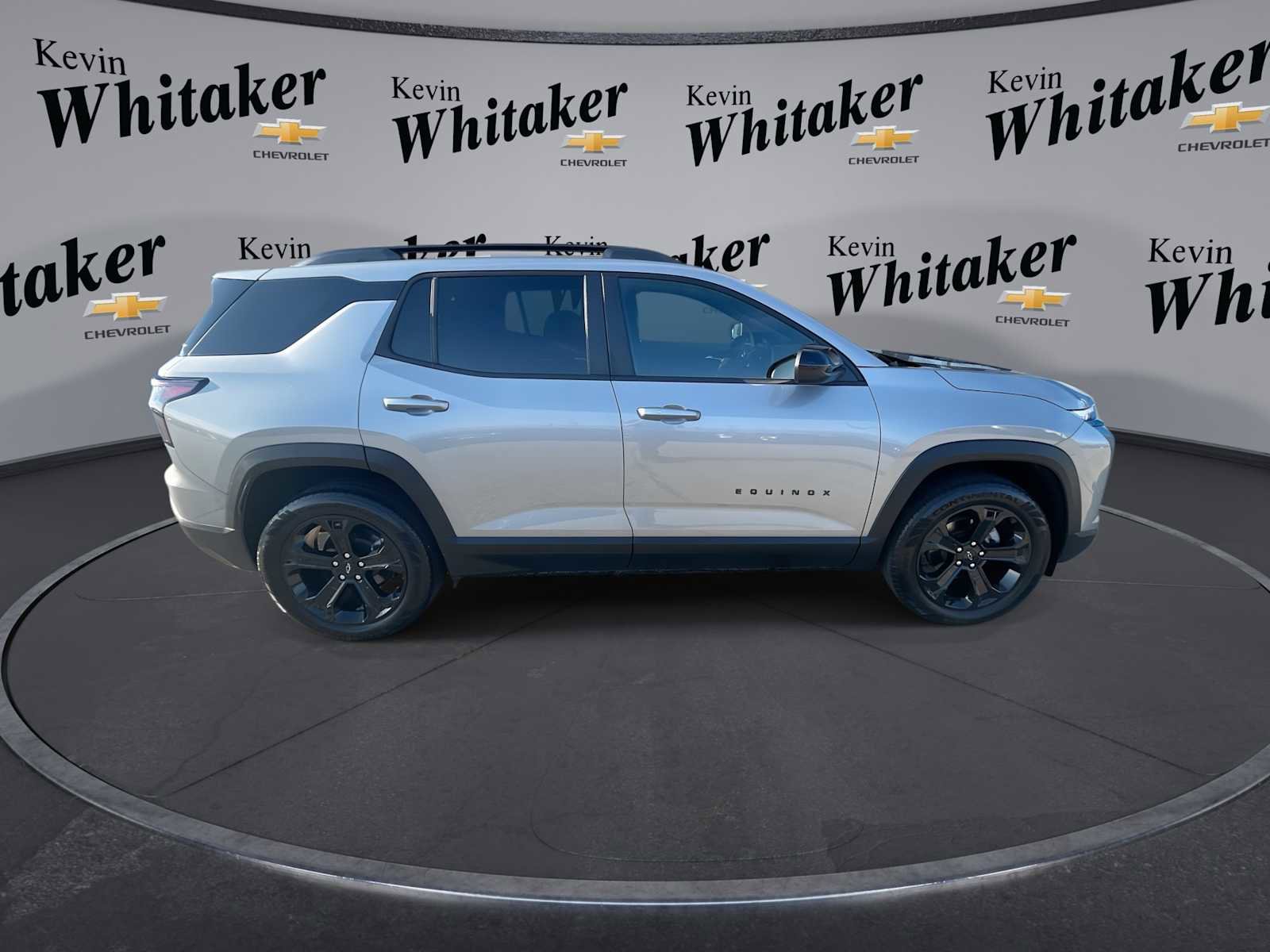 Used 2025 Chevrolet Equinox LT w/ Midnight Edition image 9