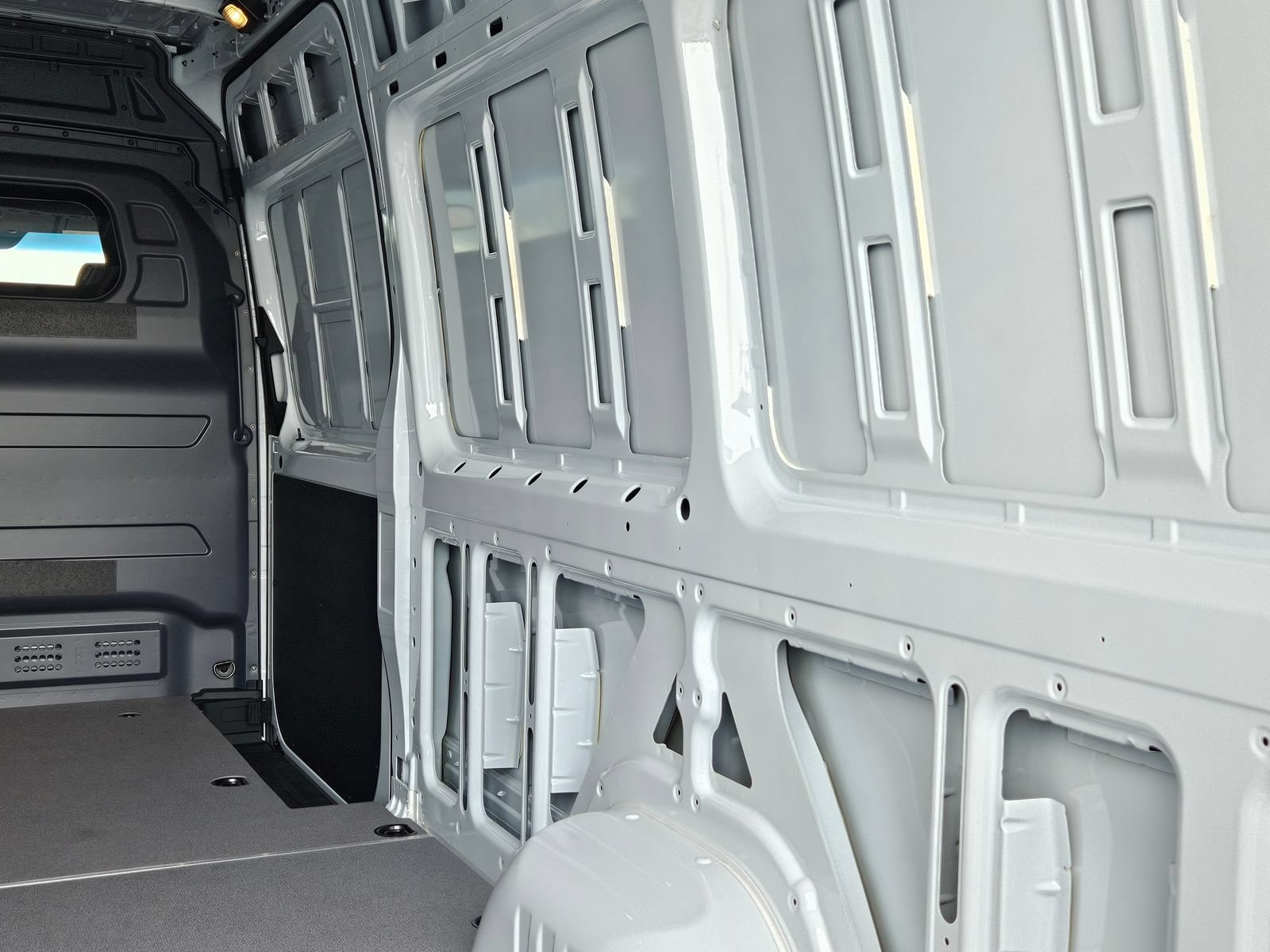 New 2025 Mercedes-Benz eSprinter 170 Cargo image 35