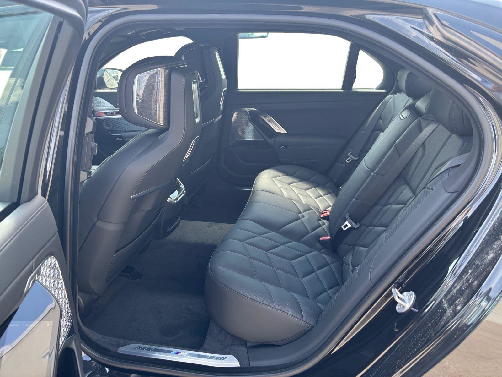 New 2026 BMW 760i xDrive w/ Executive Package AWD/4WD image 23