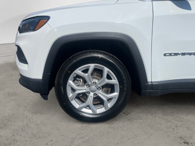 Used 2024 Jeep Compass Latitude AWD/4WD image 14