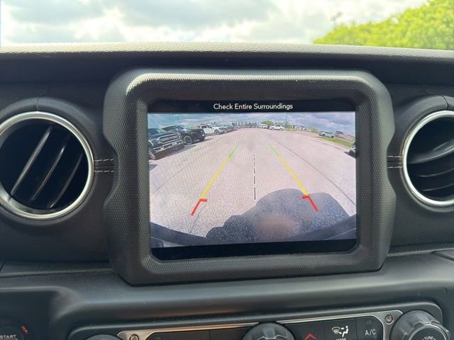 Used 2018 Jeep Wrangler Unlimited Sahara w/ Dual Top Group AWD/4WD image 27