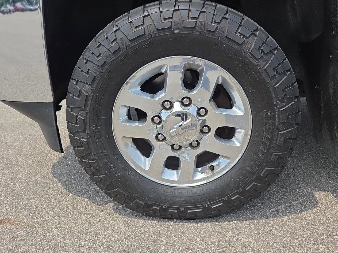 Used 2015 Chevrolet Silverado 2500 LT w/ LT Convenience Package AWD/4WD image 12