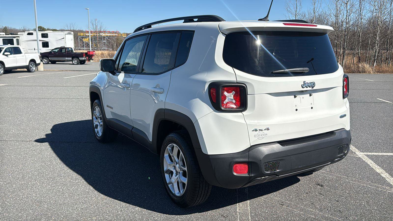 Used 2015 Jeep Renegade Latitude w/ Cold Weather Group image 10