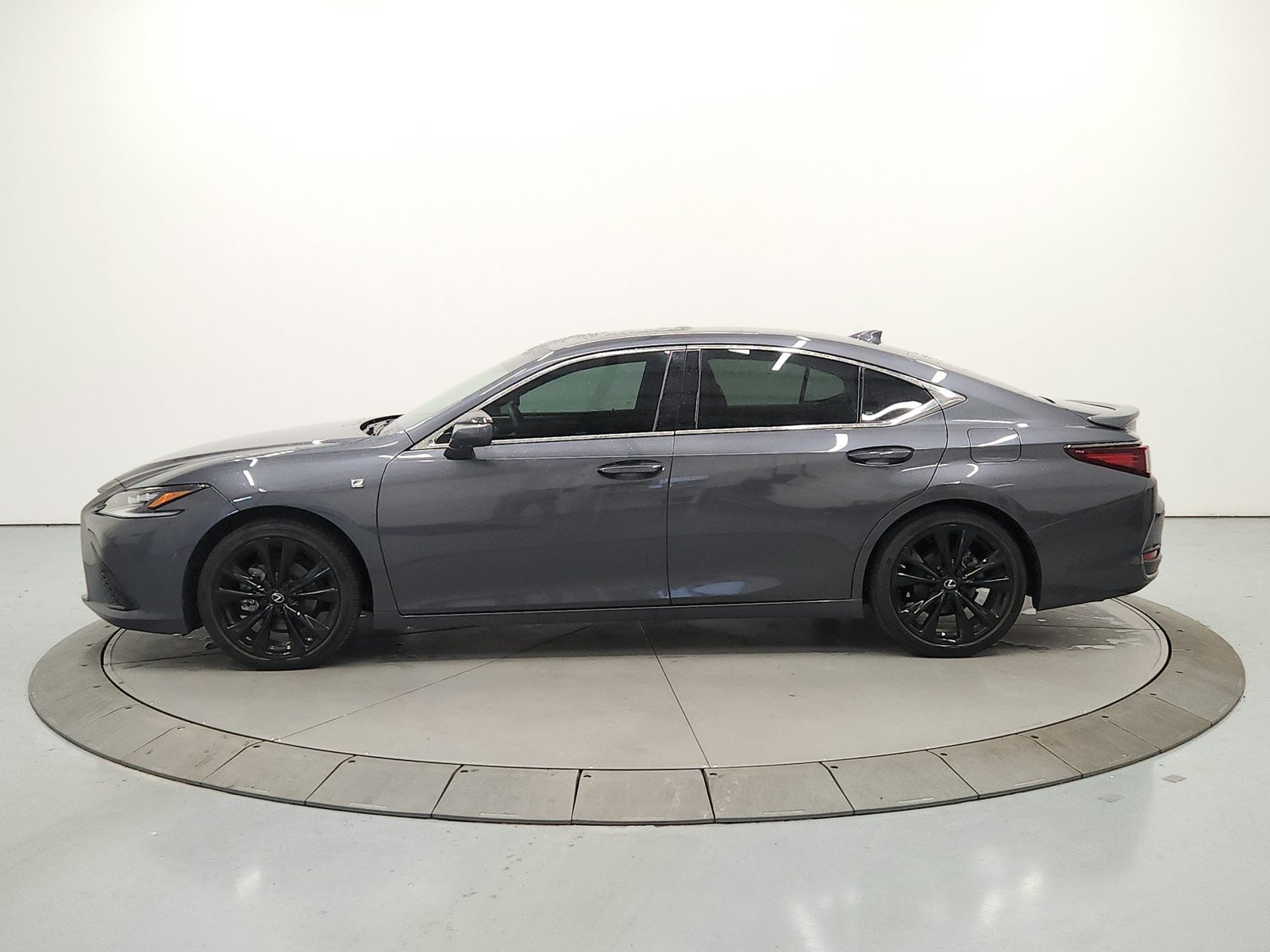 Used 2024 Lexus ES 300h F Sport w/ Accessory Package (Z2) FWD image 4