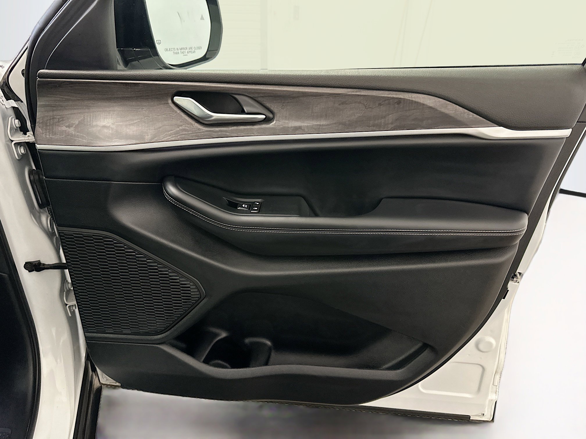 Used 2024 Jeep Grand Cherokee L Limited w/ Luxury Tech Group II image 36