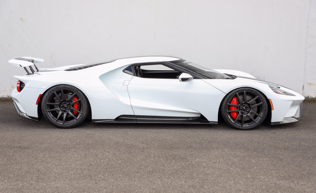 Used 2017 Ford GT RWD image 2