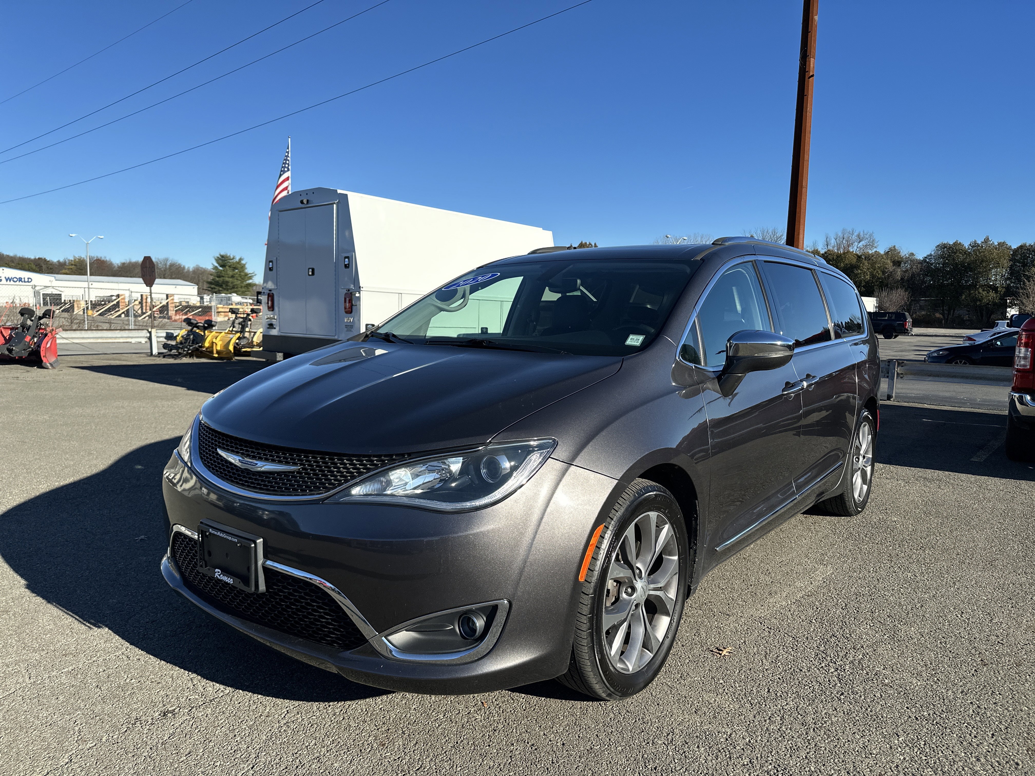 Used 2020 Chrysler Pacifica Limited w/ Tire & Wheel Group