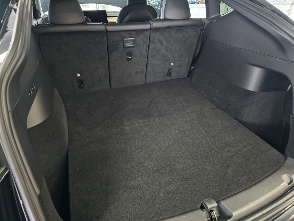 Used 2021 Tesla Model Y Long Range image 16