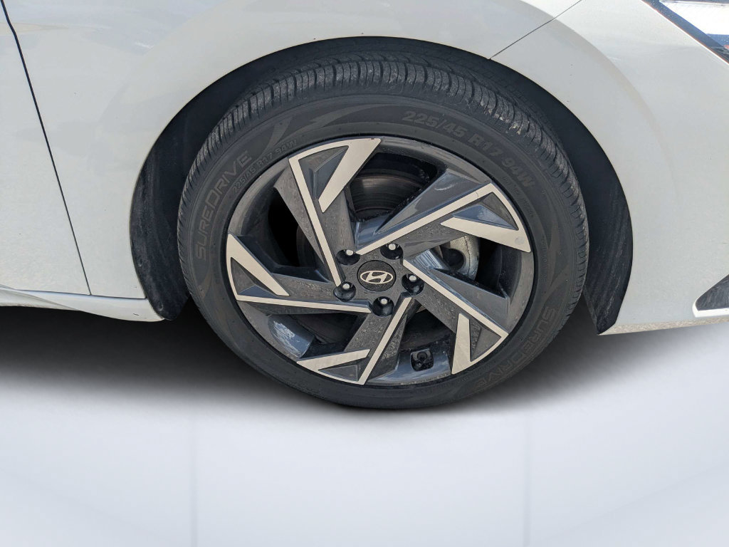 Used 2025 Hyundai Elantra SEL FWD image 14