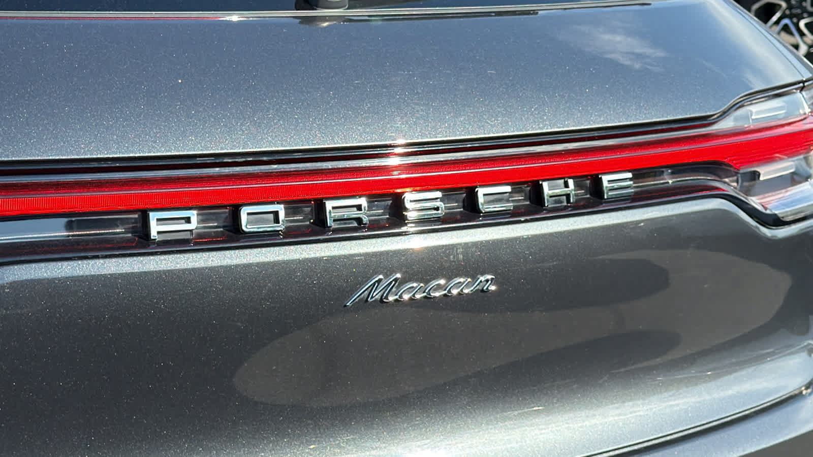 Used 2020 Porsche Macan AWD/4WD image 28