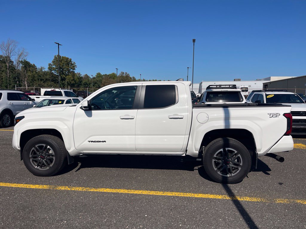 Used 2024 Toyota Tacoma TRD Sport AWD/4WD image 2