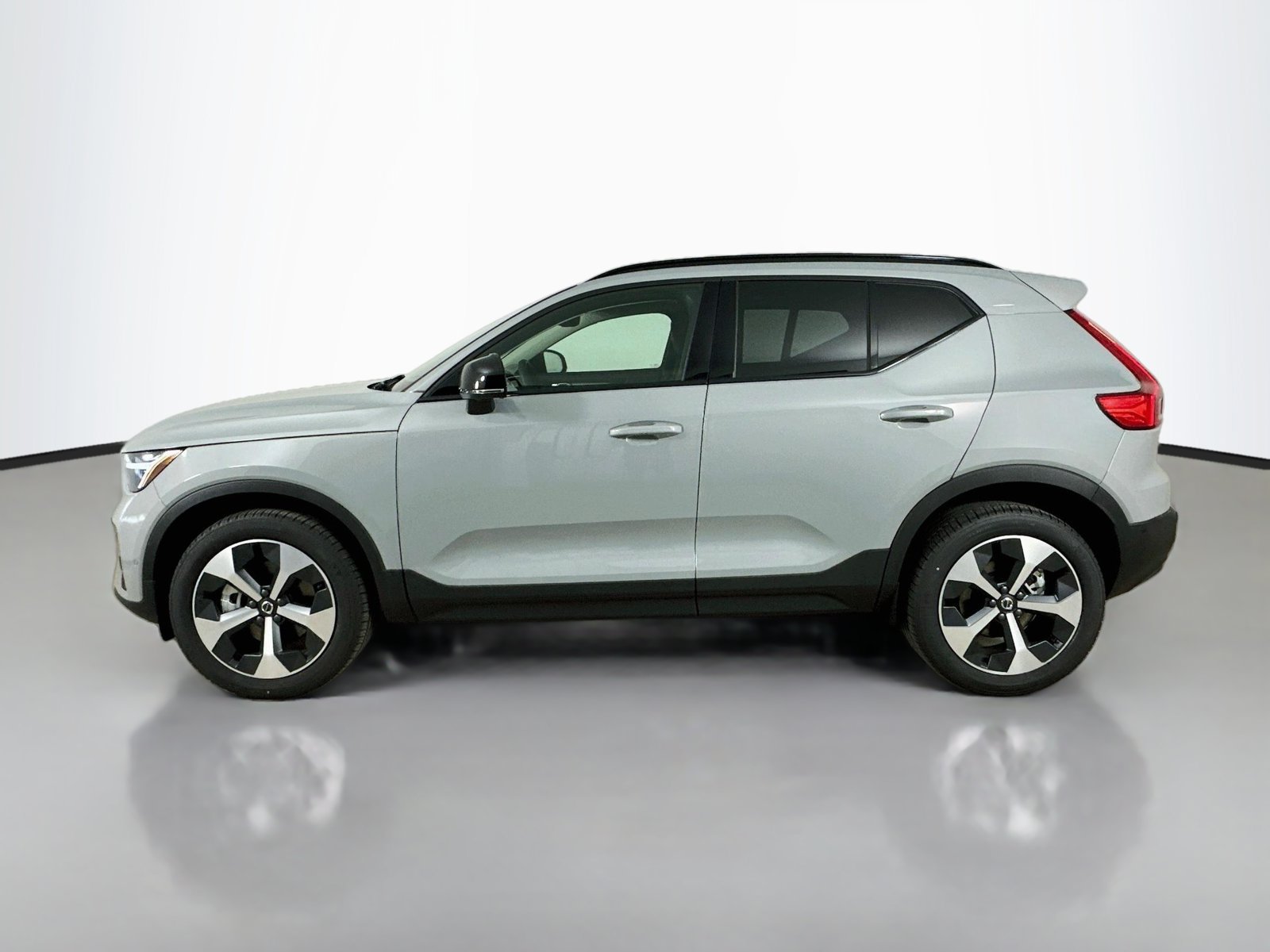 New 2026 Volvo XC40 B5 Plus w/ Protection Package Premier AWD/4WD image 8