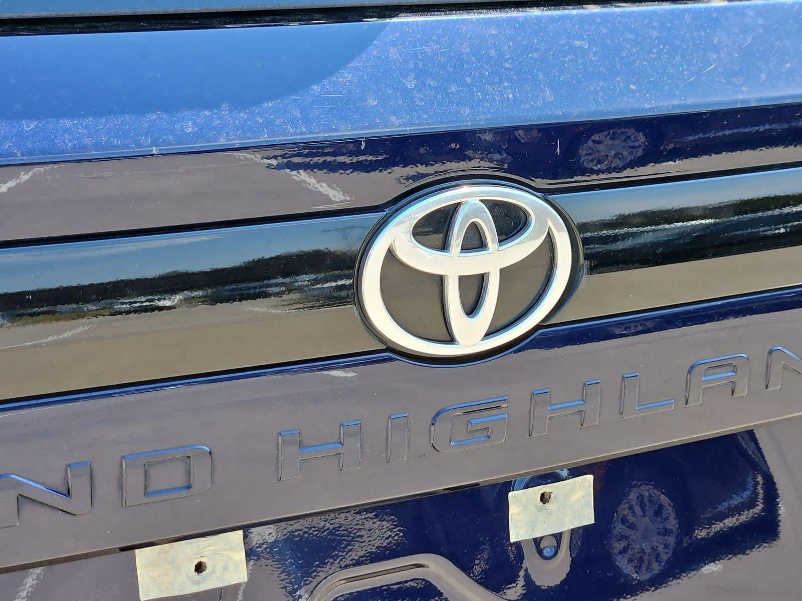 Used 2025 Toyota Grand Highlander AWD image 11