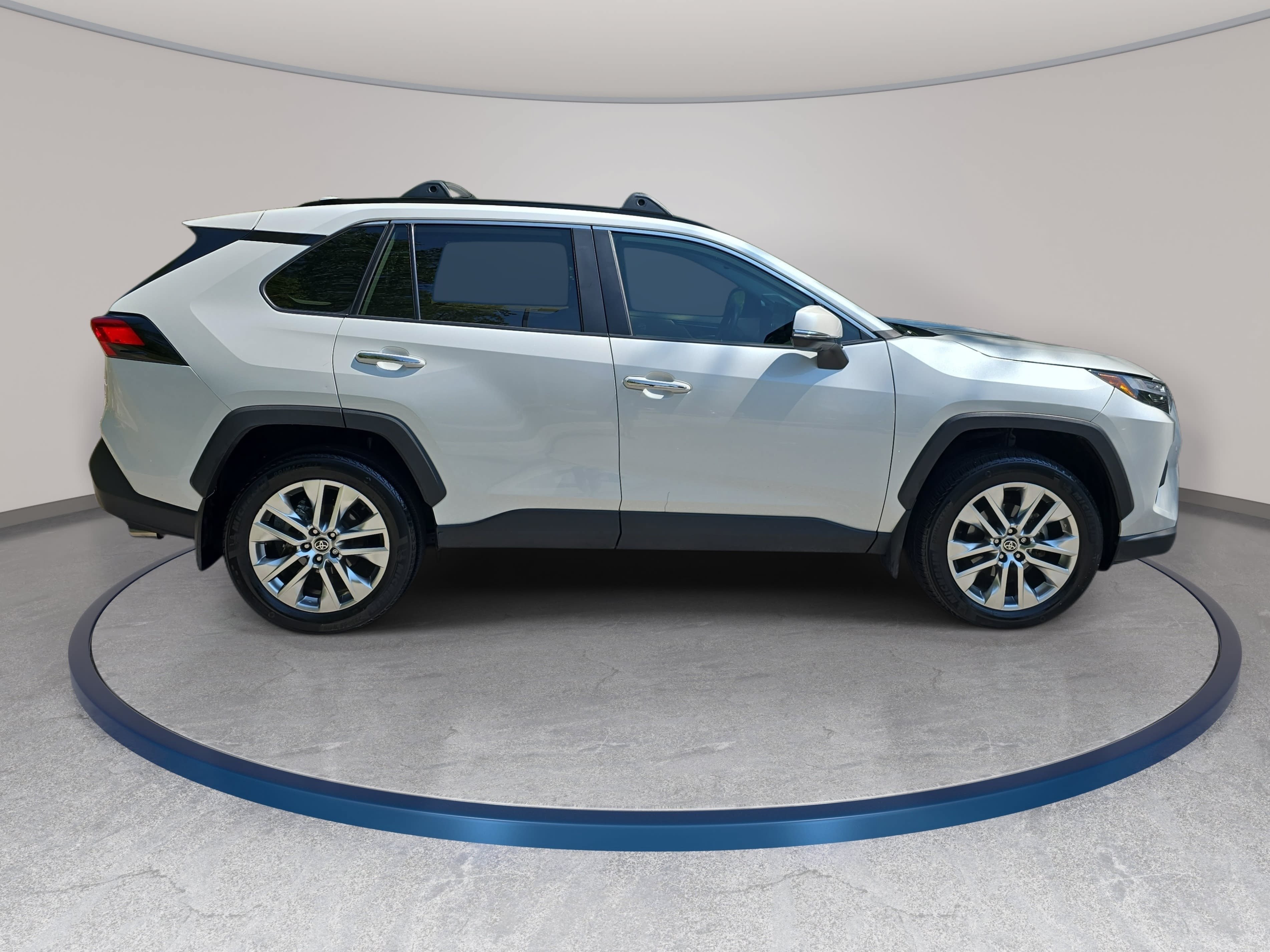 Used 2024 Toyota RAV4 Limited w/ Advanced Technology Package FWD image 4