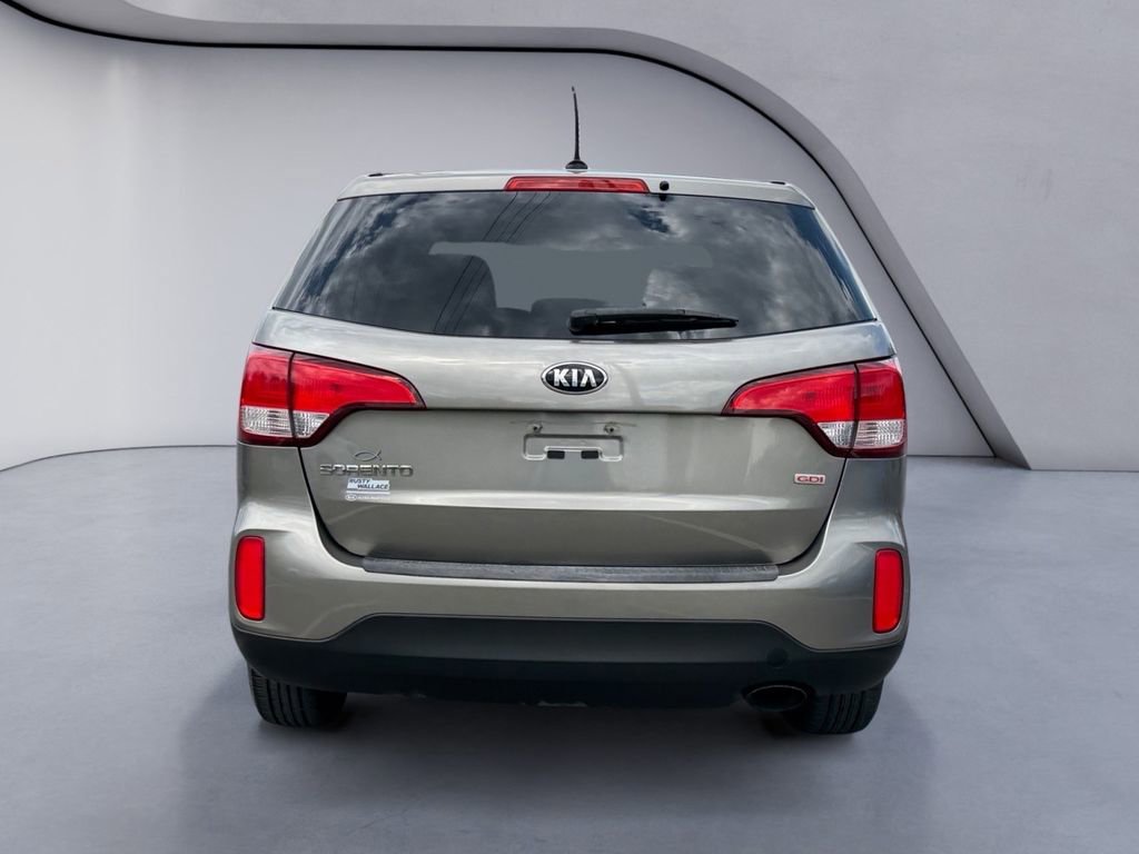 Used 2015 Kia Sorento LX image 4