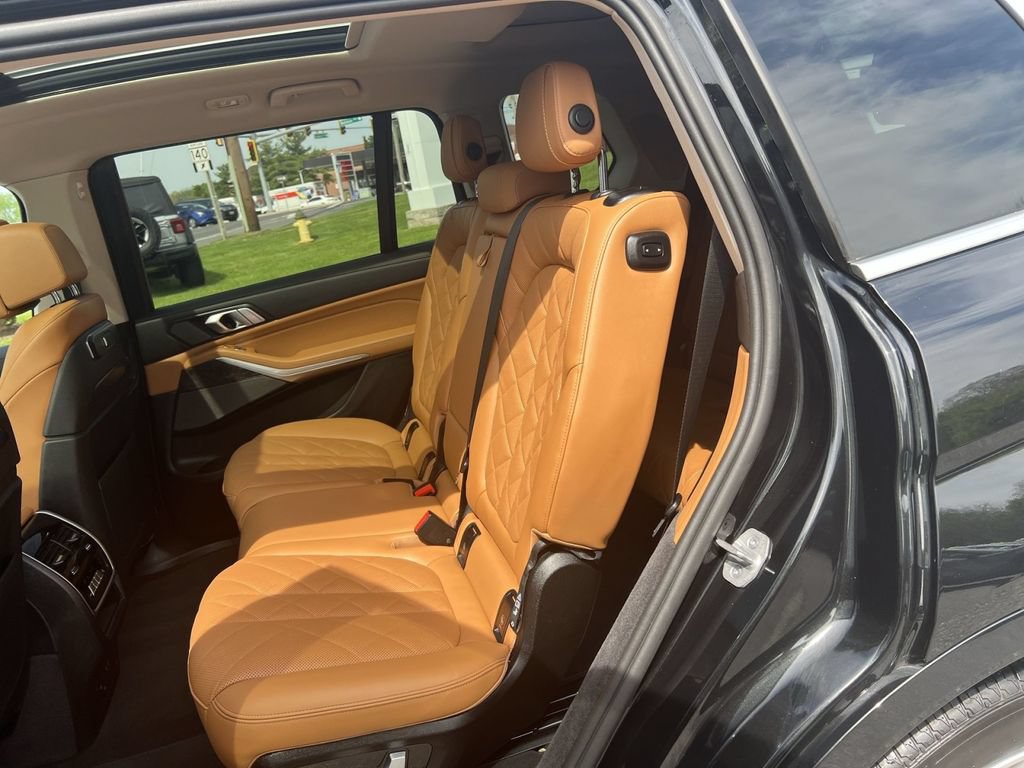 Used 2024 BMW X7 xDrive40i w/ Premium Package AWD/4WD image 33