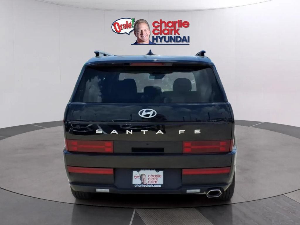 Used 2025 Hyundai Santa Fe SEL FWD image 4