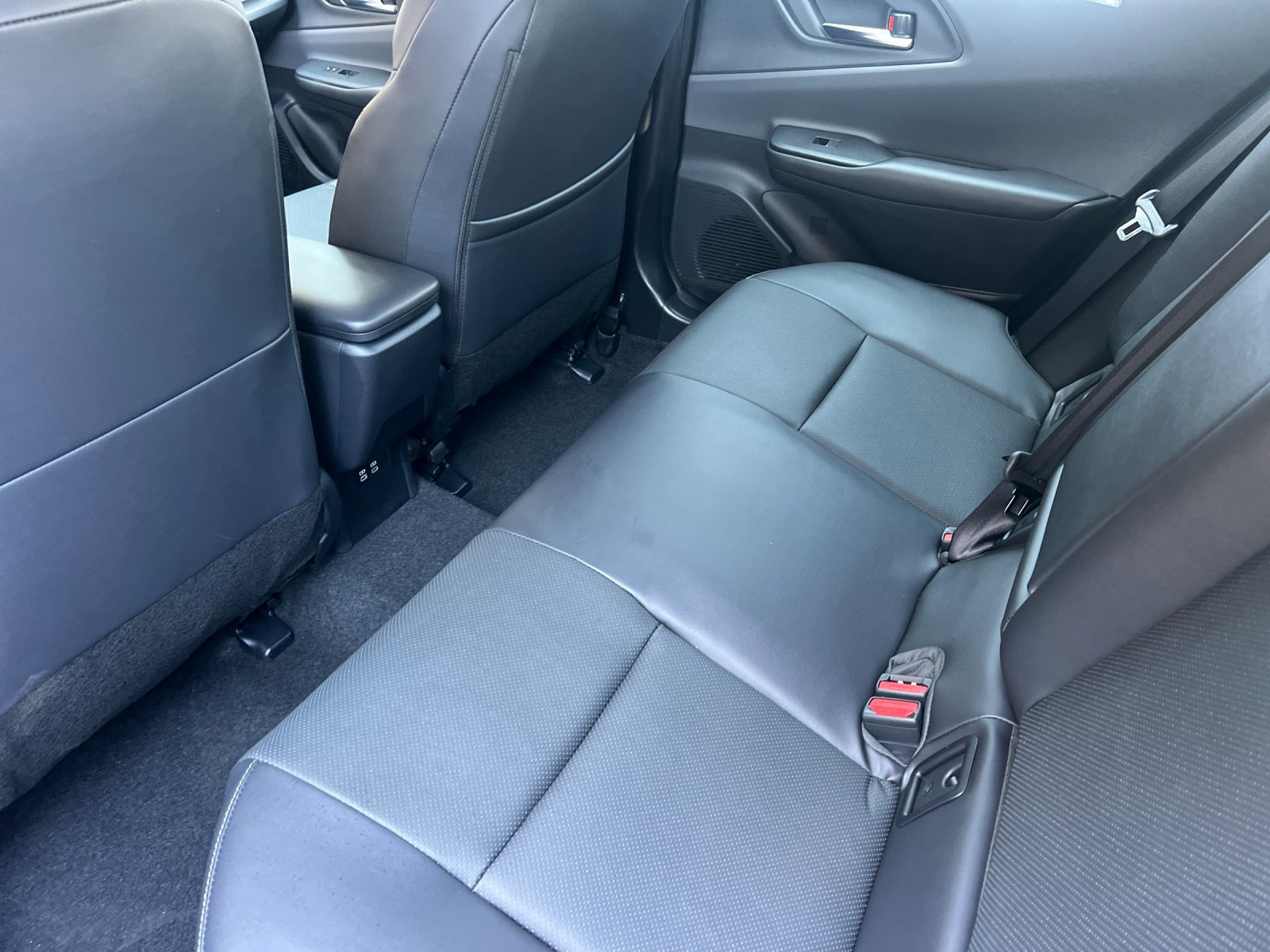 Used 2024 Toyota Prius XLE FWD image 12