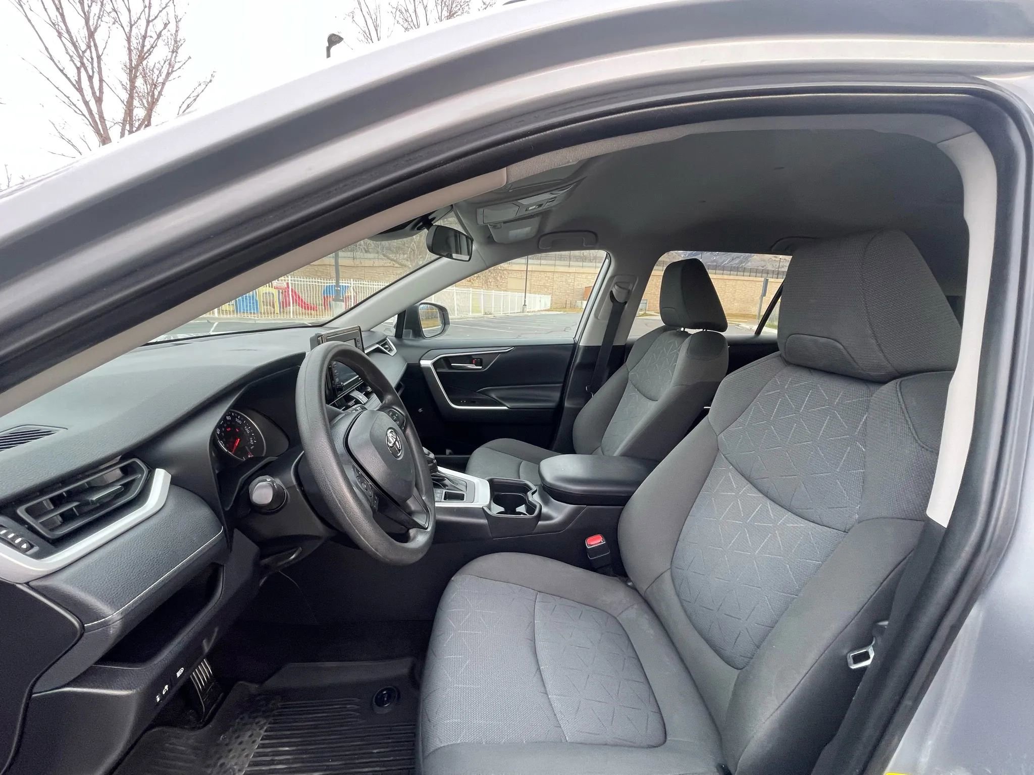 Used 2021 Toyota RAV4 XLE image 13