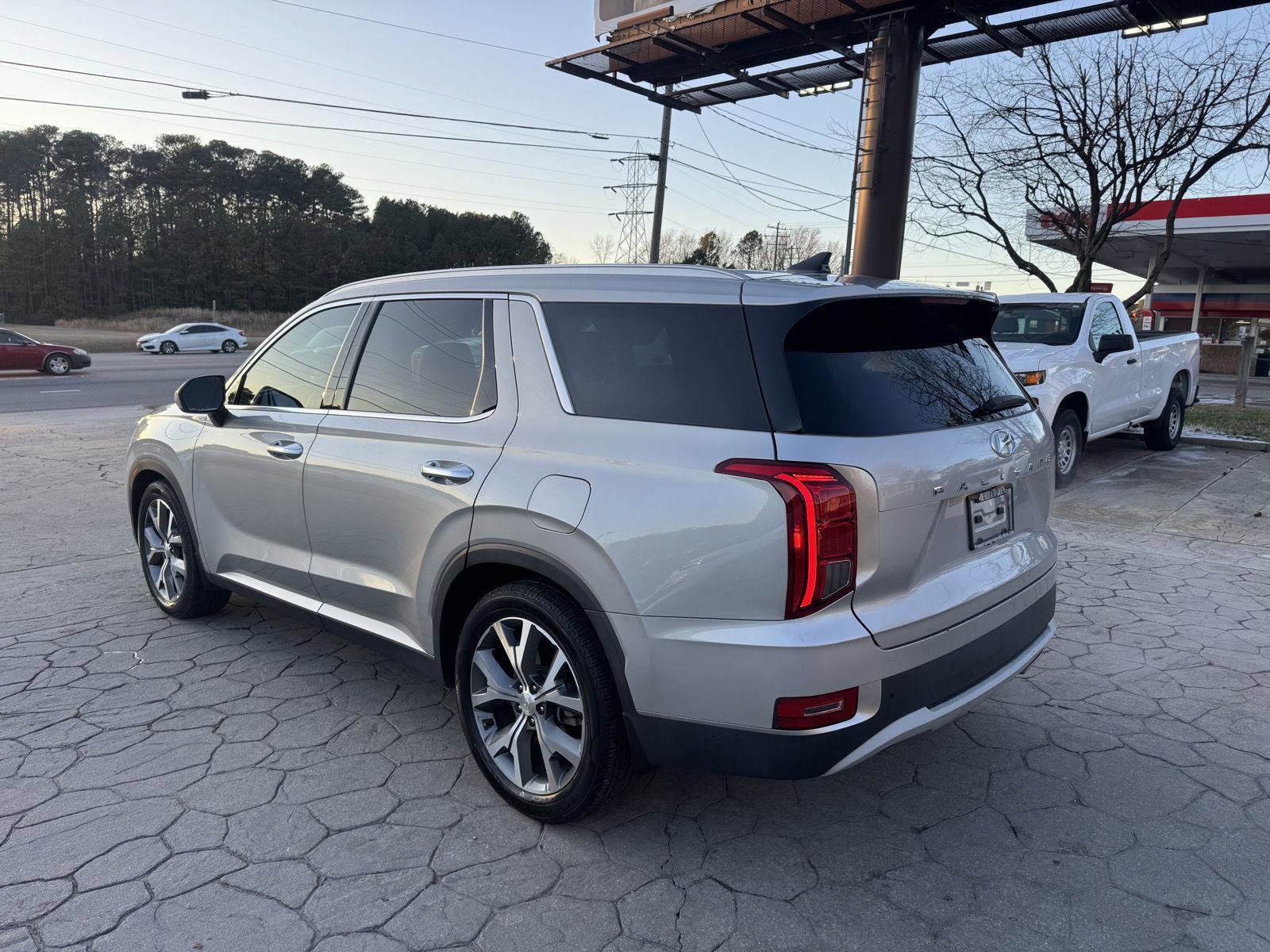 Used 2022 Hyundai Palisade SEL w/ 8P Bench Seat Package image 11