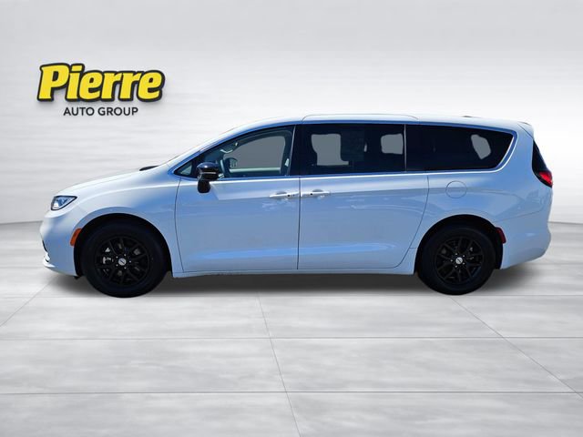 Used 2024 Chrysler Pacifica Touring-L FWD image 2