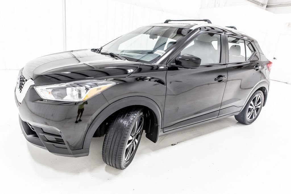 Used 2019 Nissan Kicks SV FWD image 2