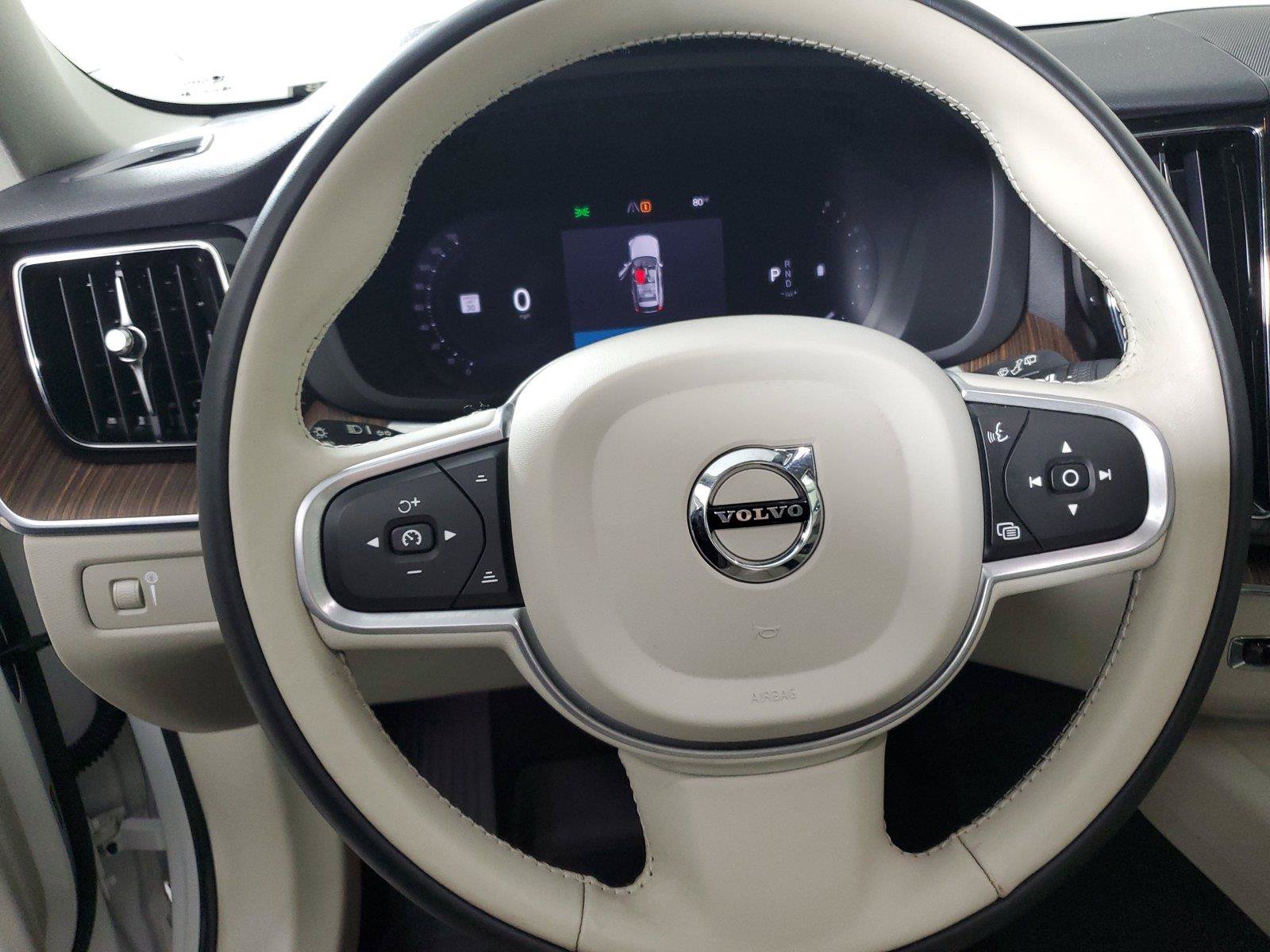 Used 2022 Volvo XC60 B5 Momentum w/ Climate Package FWD image 26