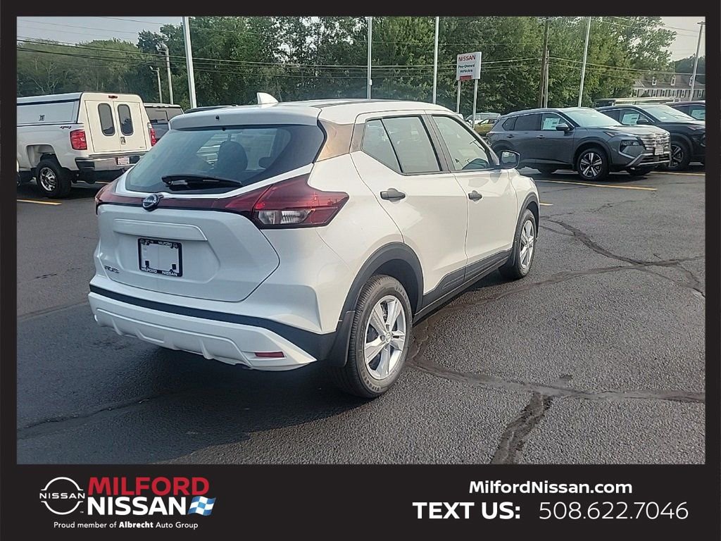 Used 2025 Nissan Kicks Play S image 3
